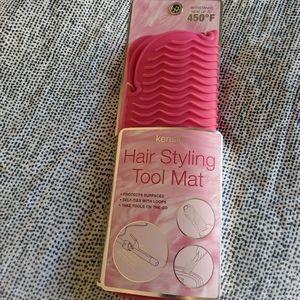 Silicone mat for flat iron